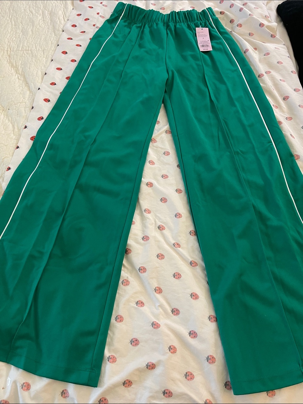 Green Wide-Leg Women’s Skirt with White Piping